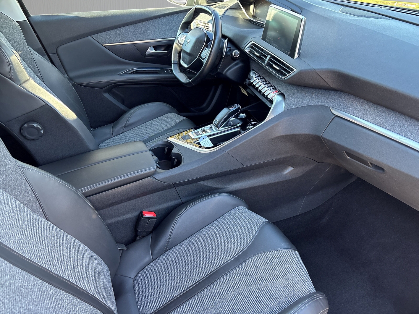 Fahrzeugabbildung Peugeot 3008 2.0 Blue HDI Allure Autom. AHK RFK SHZ