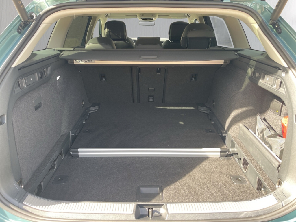 Fahrzeugabbildung Volkswagen Passat Variant 2.0 TDI Elegance AHK IQ.Drive IQ.Light