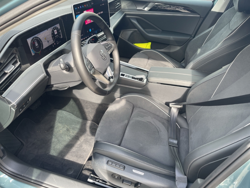 Fahrzeugabbildung Volkswagen Passat Variant 2.0 TDI Elegance AHK IQ.Drive IQ.Light