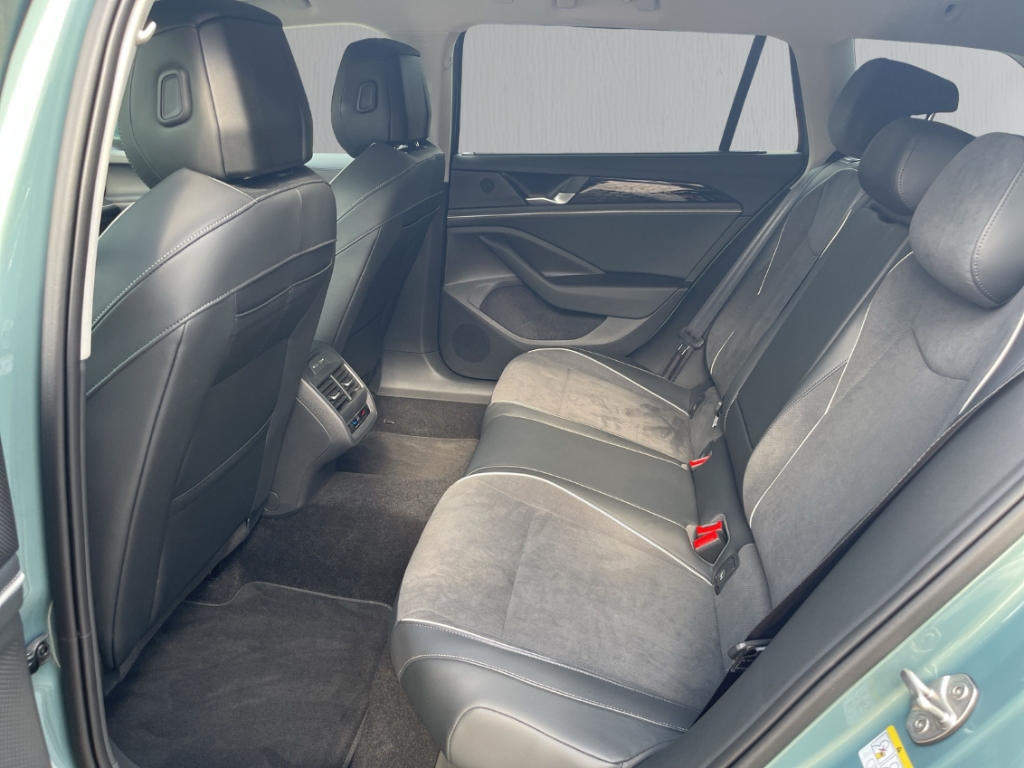 Fahrzeugabbildung Volkswagen Passat Variant 2.0 TDI Elegance AHK IQ.Drive IQ.Light