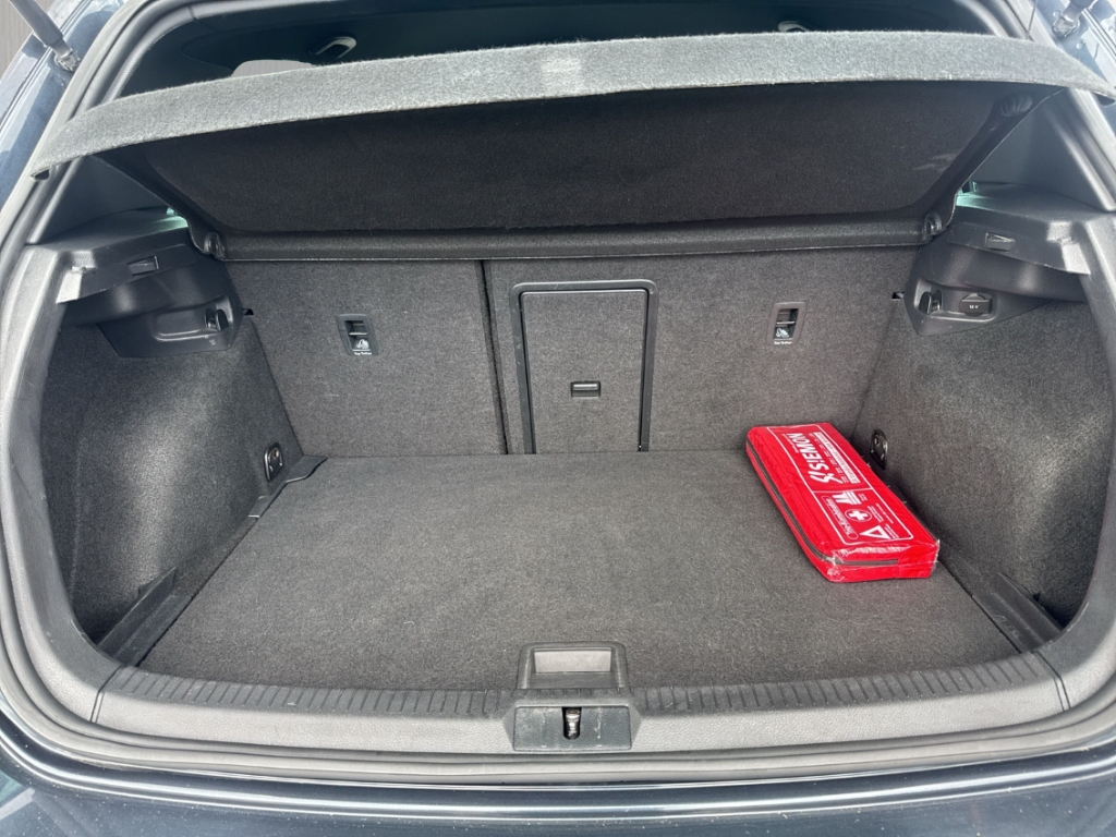 Fahrzeugabbildung Volkswagen Golf GTI 2.0 Performance DSG Klimaautom LED ABS
