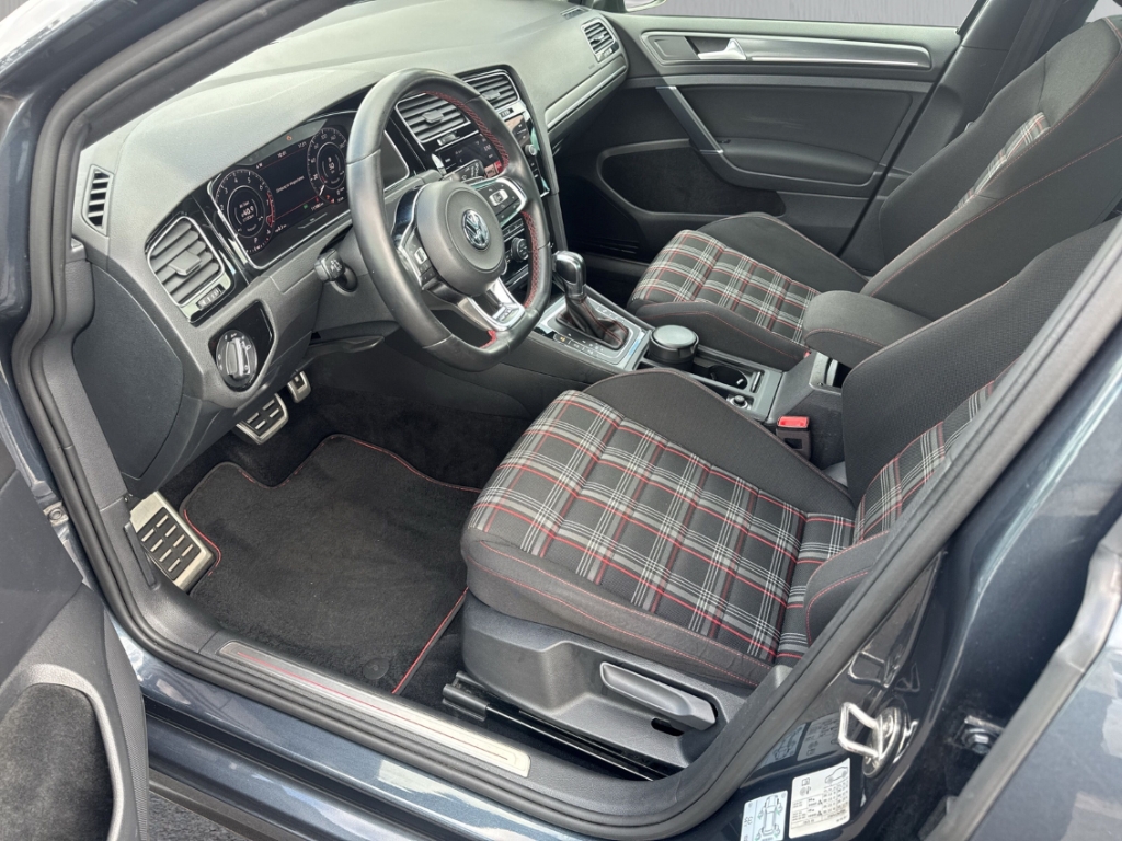 Fahrzeugabbildung Volkswagen Golf GTI 2.0 Performance DSG Klimaautom LED ABS