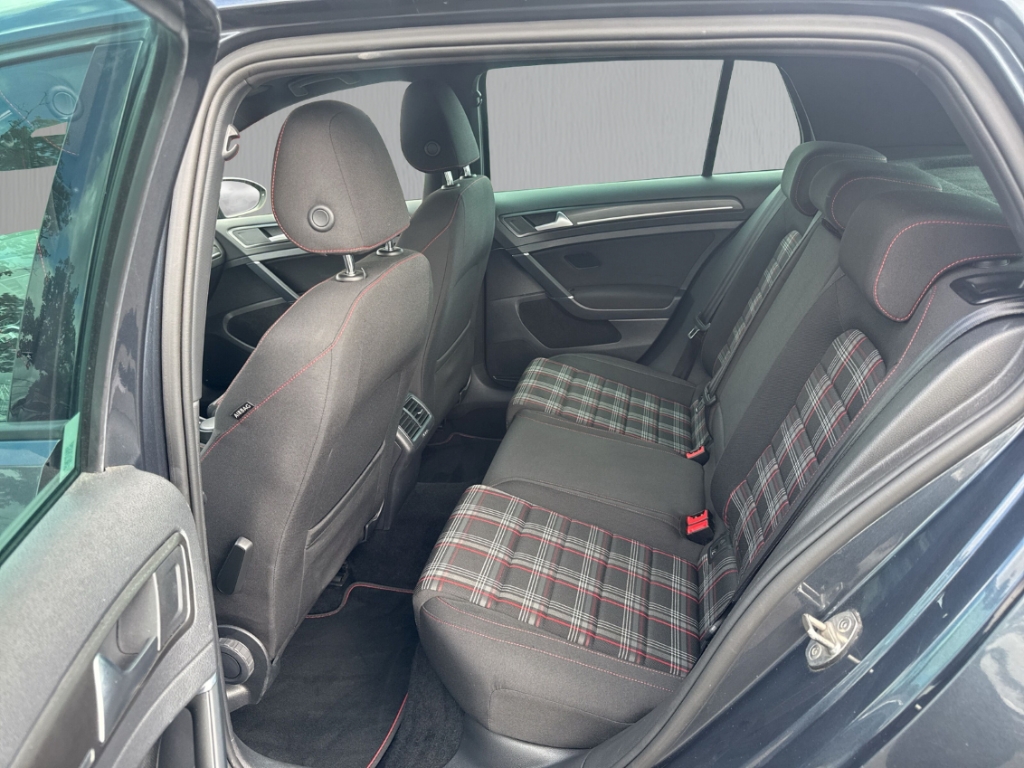 Fahrzeugabbildung Volkswagen Golf GTI 2.0 Performance DSG Klimaautom LED ABS