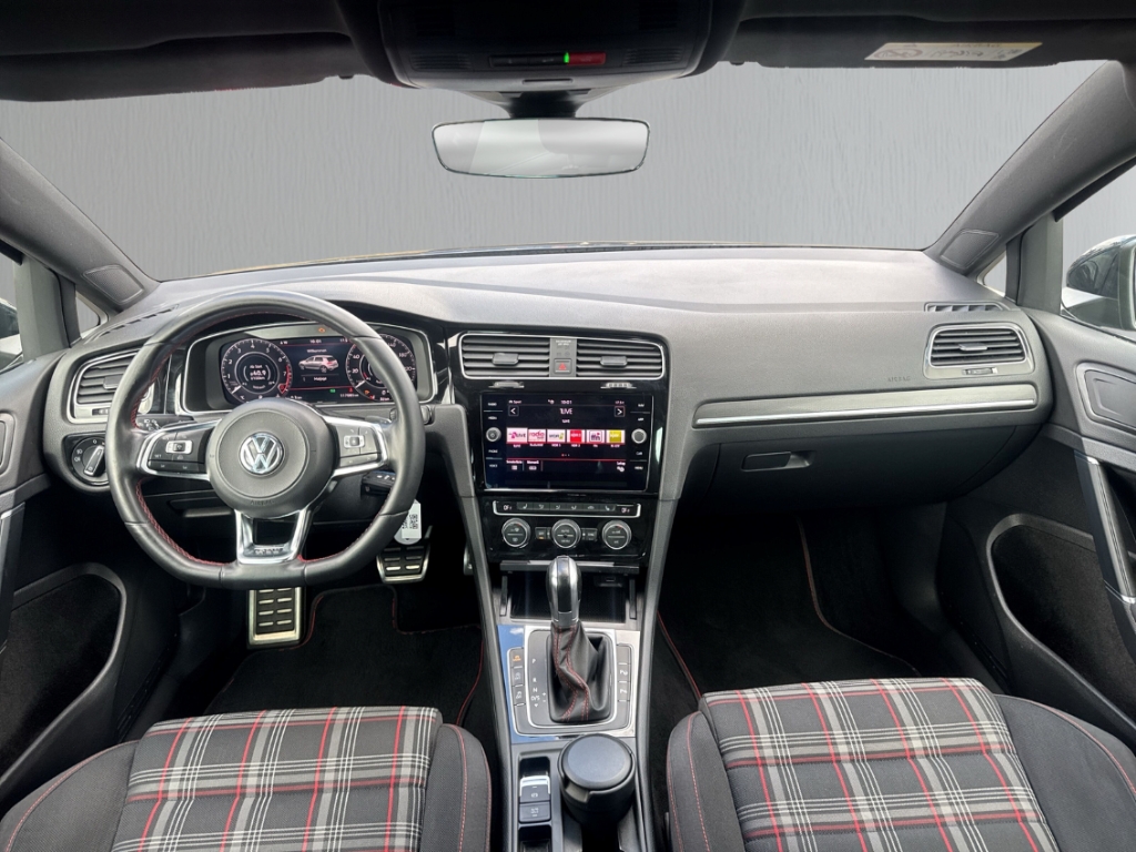 Fahrzeugabbildung Volkswagen Golf GTI 2.0 Performance DSG Klimaautom LED ABS