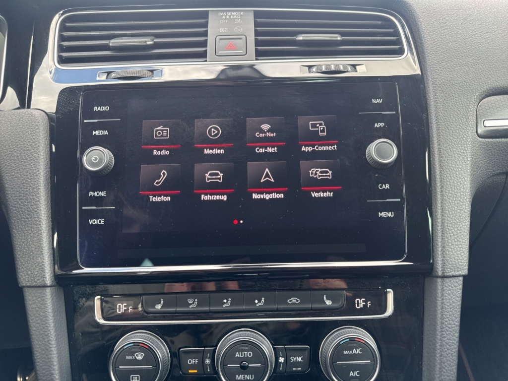 Fahrzeugabbildung Volkswagen Golf GTI 2.0 Performance DSG Klimaautom LED ABS