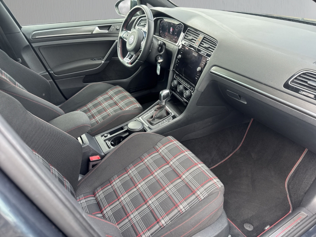 Fahrzeugabbildung Volkswagen Golf GTI 2.0 Performance DSG Klimaautom LED ABS