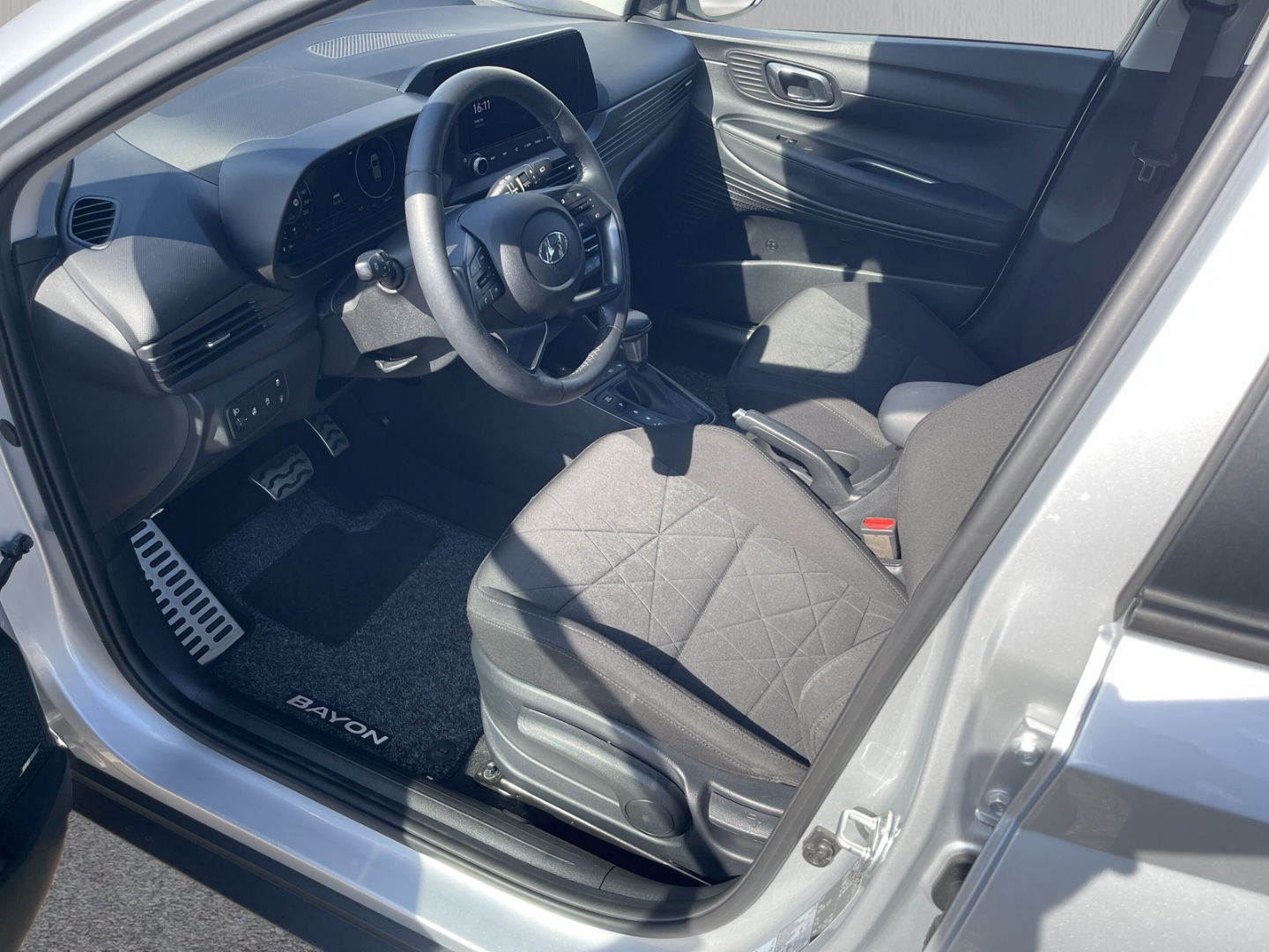 Fahrzeugabbildung Hyundai BAYON Mild-Hybrid 2WD 1.0 T-GDI Trend NAVI CAM SHZ LED Tempomat LM