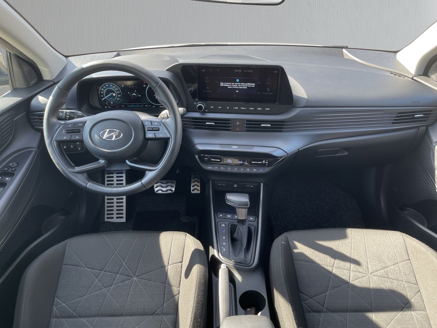 Fahrzeugabbildung Hyundai BAYON Mild-Hybrid 2WD 1.0 T-GDI Trend NAVI CAM SHZ LED Tempomat LM
