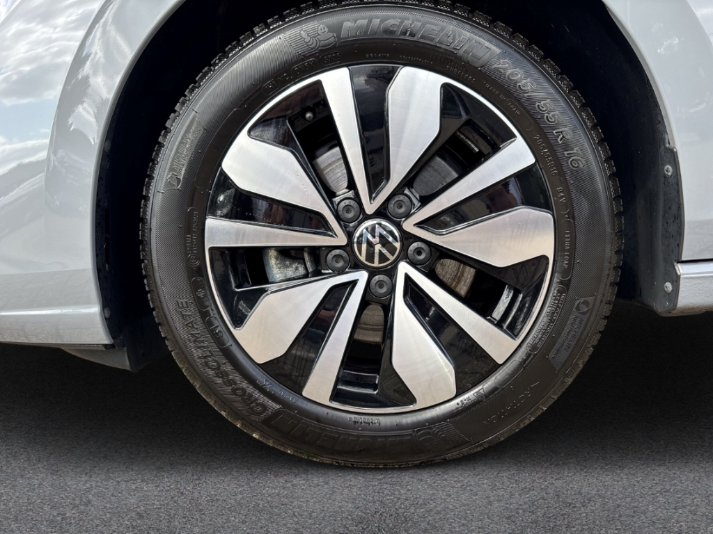 Fahrzeugabbildung Volkswagen Golf 1.5 TSI Life Goal AHK LED+ Navi ACC SHZ LHZ