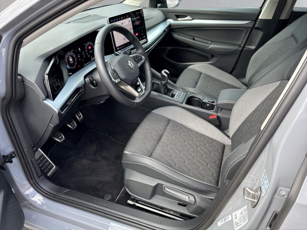 Fahrzeugabbildung Volkswagen Golf 1.5 TSI Life Goal AHK LED+ Navi ACC SHZ LHZ