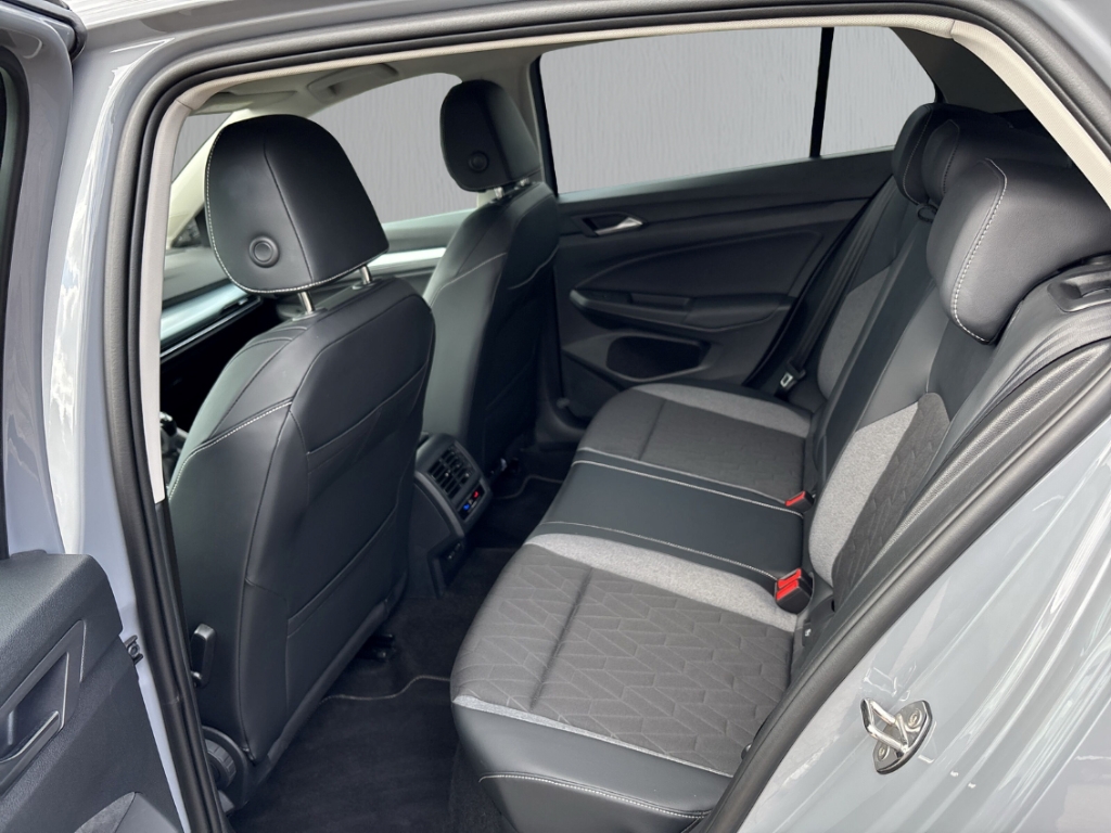 Fahrzeugabbildung Volkswagen Golf 1.5 TSI Life Goal AHK LED+ Navi ACC SHZ LHZ