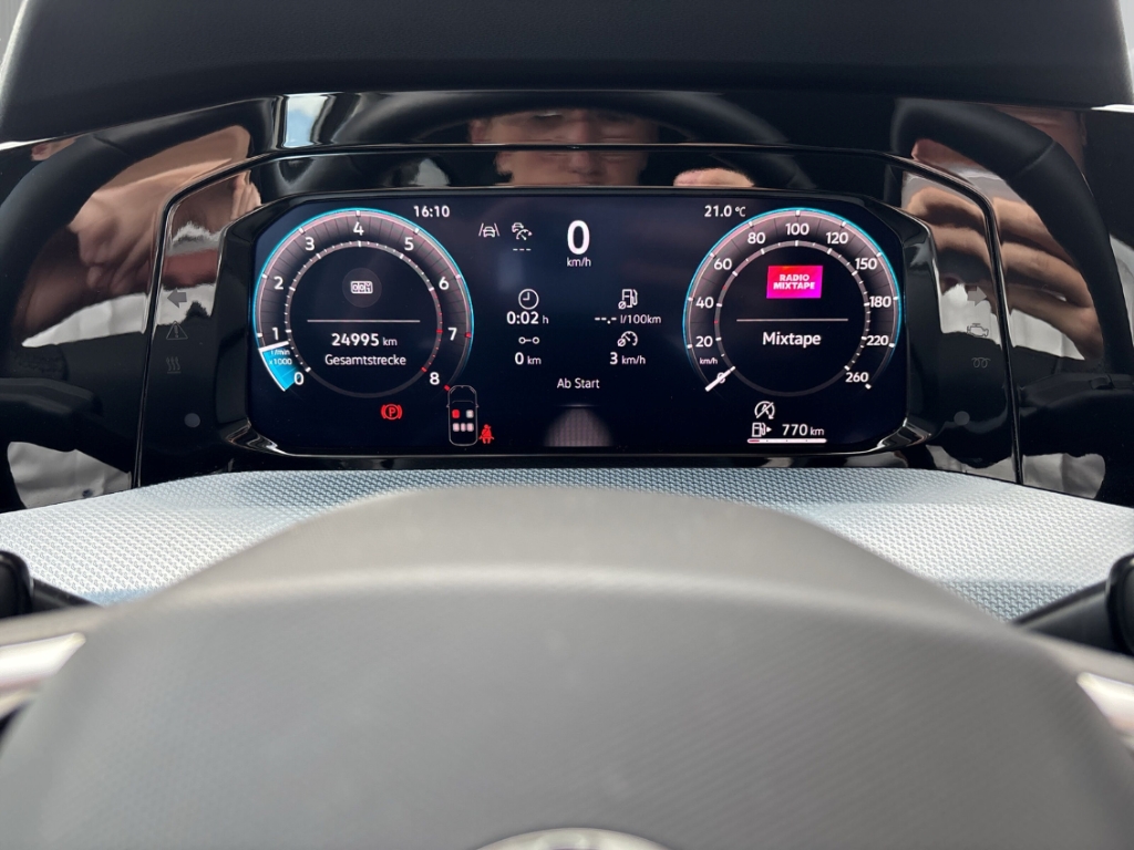 Fahrzeugabbildung Volkswagen Golf 1.5 TSI Life Goal AHK LED+ Navi ACC SHZ LHZ