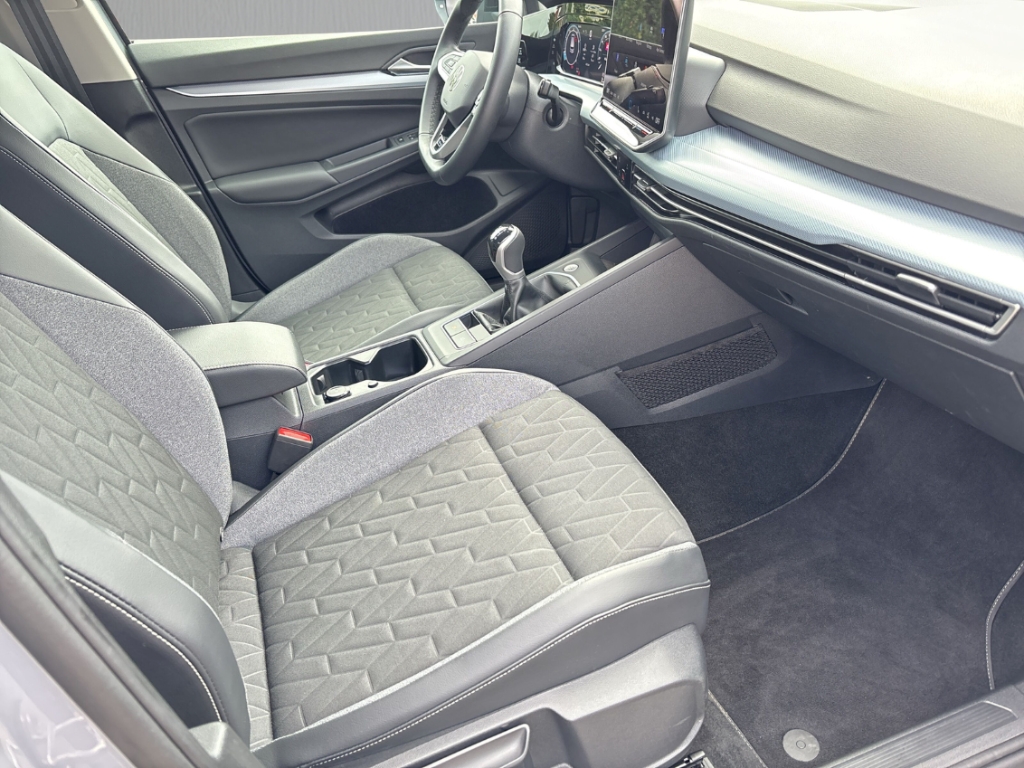 Fahrzeugabbildung Volkswagen Golf 1.5 TSI Life Goal AHK LED+ Navi ACC SHZ LHZ