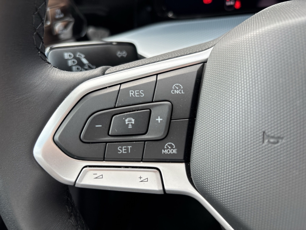 Fahrzeugabbildung Volkswagen Golf 1.5 TSI Life Goal AHK LED+ Navi ACC SHZ LHZ