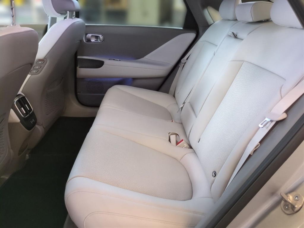 Fahrzeugabbildung Hyundai IONIQ 6 77,4kWh 2WD UNIQ Digi-Spiegel HUD Navi Digitales Cockpit Memory Sitze Soundsystem