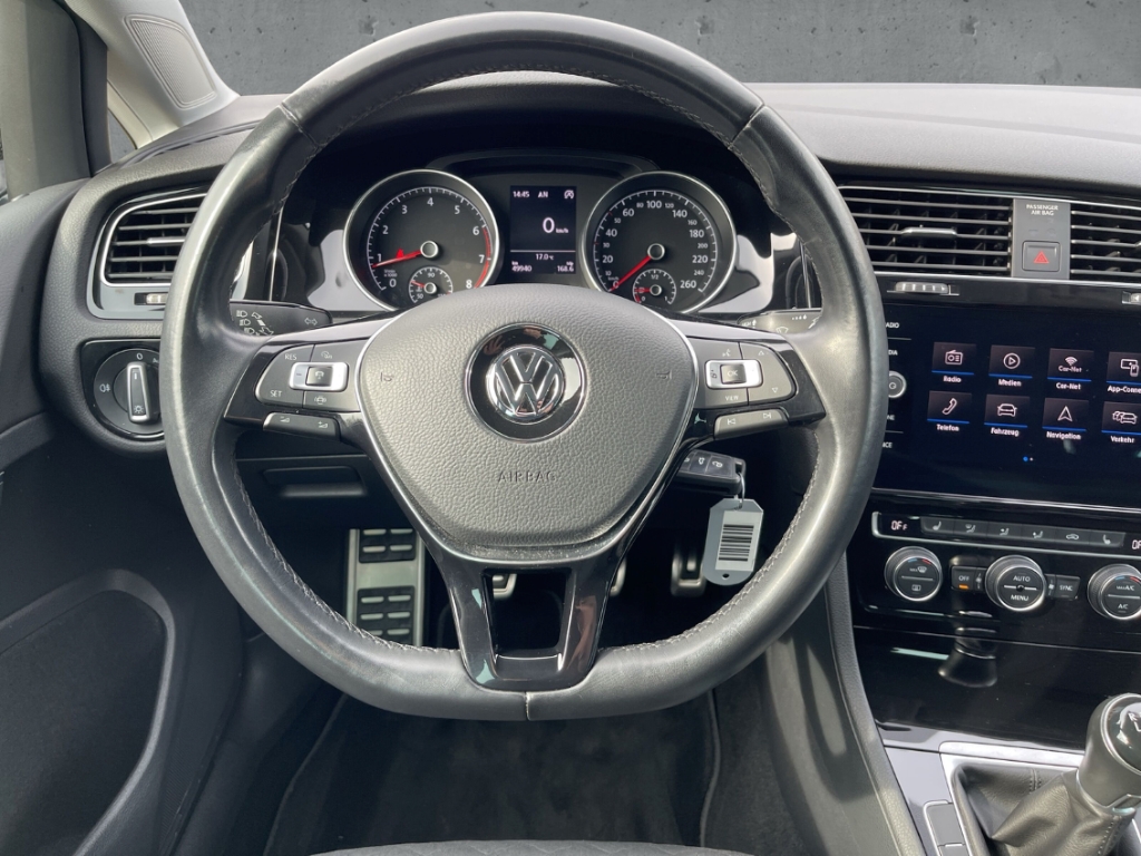 Fahrzeugabbildung Volkswagen Golf VII 1.5 TSI IQ-Drive Automatik Sitzheizung
