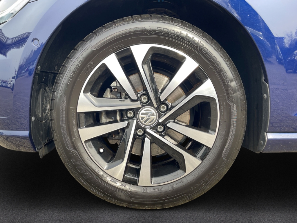 Fahrzeugabbildung Volkswagen Golf VII 1.5 TSI IQ-Drive Automatik Sitzheizung