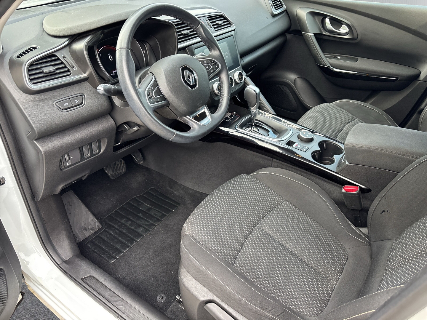 Fahrzeugabbildung Renault Kadjar Zen 1.3 TCe RFK SHZ LED LMF TEMP KLIMA