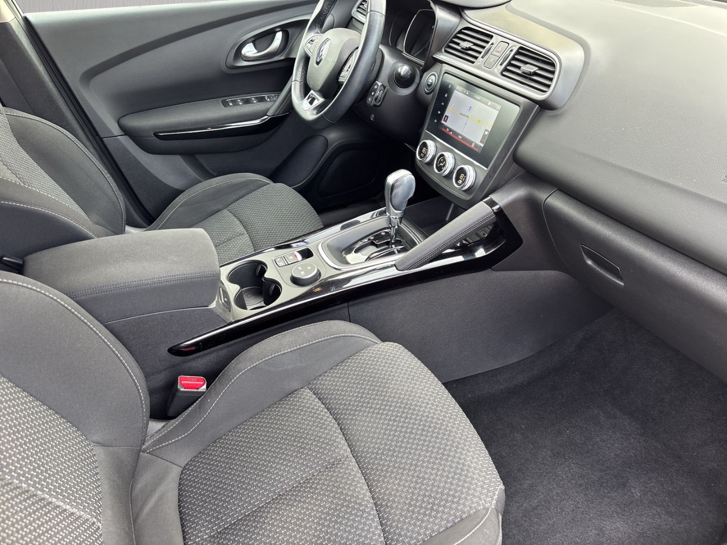 Fahrzeugabbildung Renault Kadjar Zen 1.3 TCe RFK SHZ LED LMF TEMP KLIMA