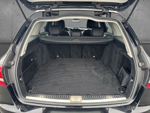 Fahrzeugabbildung Mercedes-Benz C 180 T CGI Kombi Avantgarde Kamera SHZ PDCv+h LED