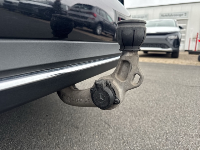 Fahrzeugabbildung Mercedes-Benz C 180 T CGI Kombi Avantgarde Kamera SHZ PDCv+h LED