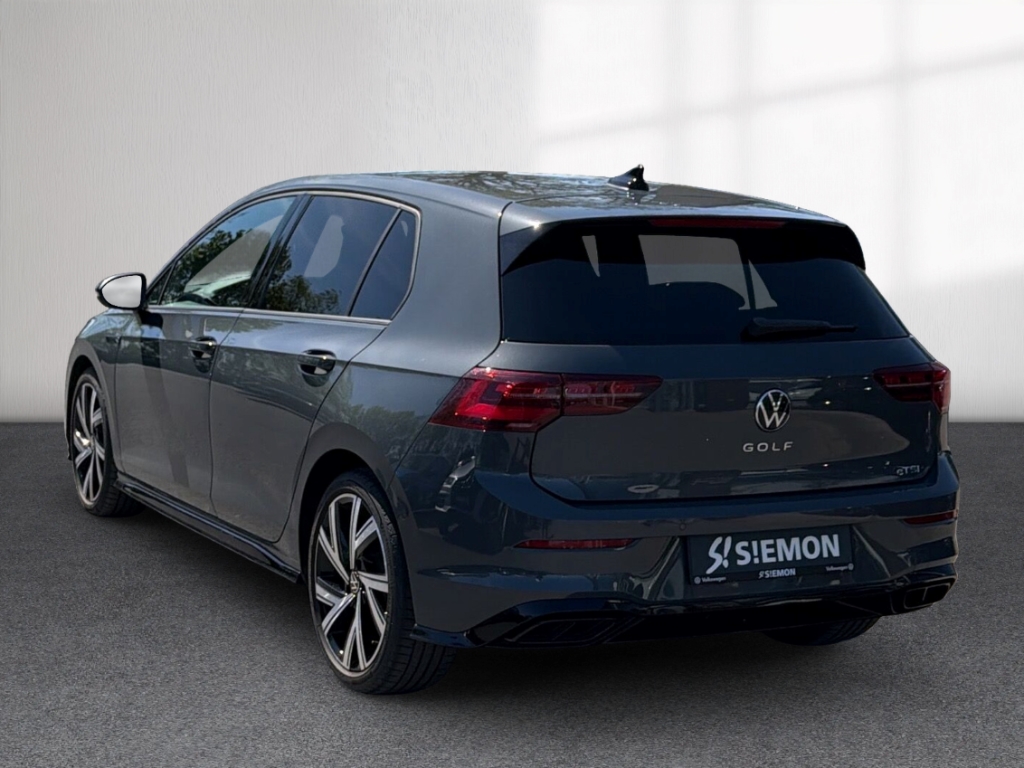 Fahrzeugabbildung Volkswagen Golf 1.5eTSI DSG R-Line AHK BlackStyle Pano Navi