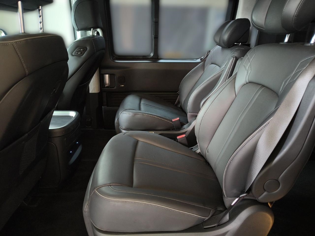 Fahrzeugabbildung Hyundai STARIA HEV 1.6 2WD 7-Sitzer SIGNATURE Navi Leder Digitales Cockpit Soundsystem Bose