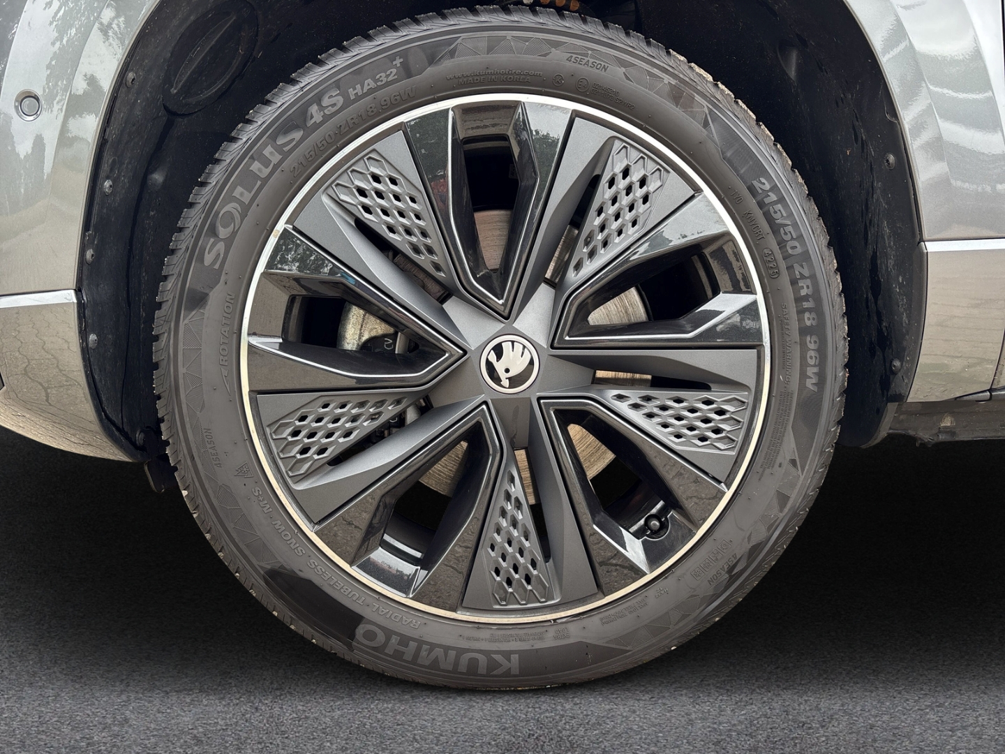 Fahrzeugabbildung SKODA Karoq 1.5 TSI DSG Sportline MatrLED ACC SHZ LHZ