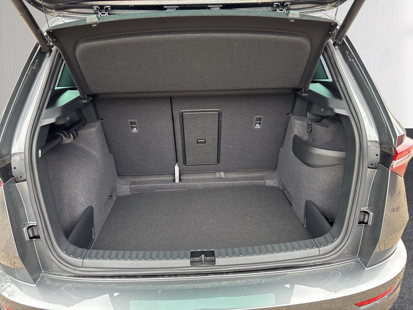 Fahrzeugabbildung SKODA Karoq 1.5 TSI DSG Sportline MatrLED ACC SHZ LHZ