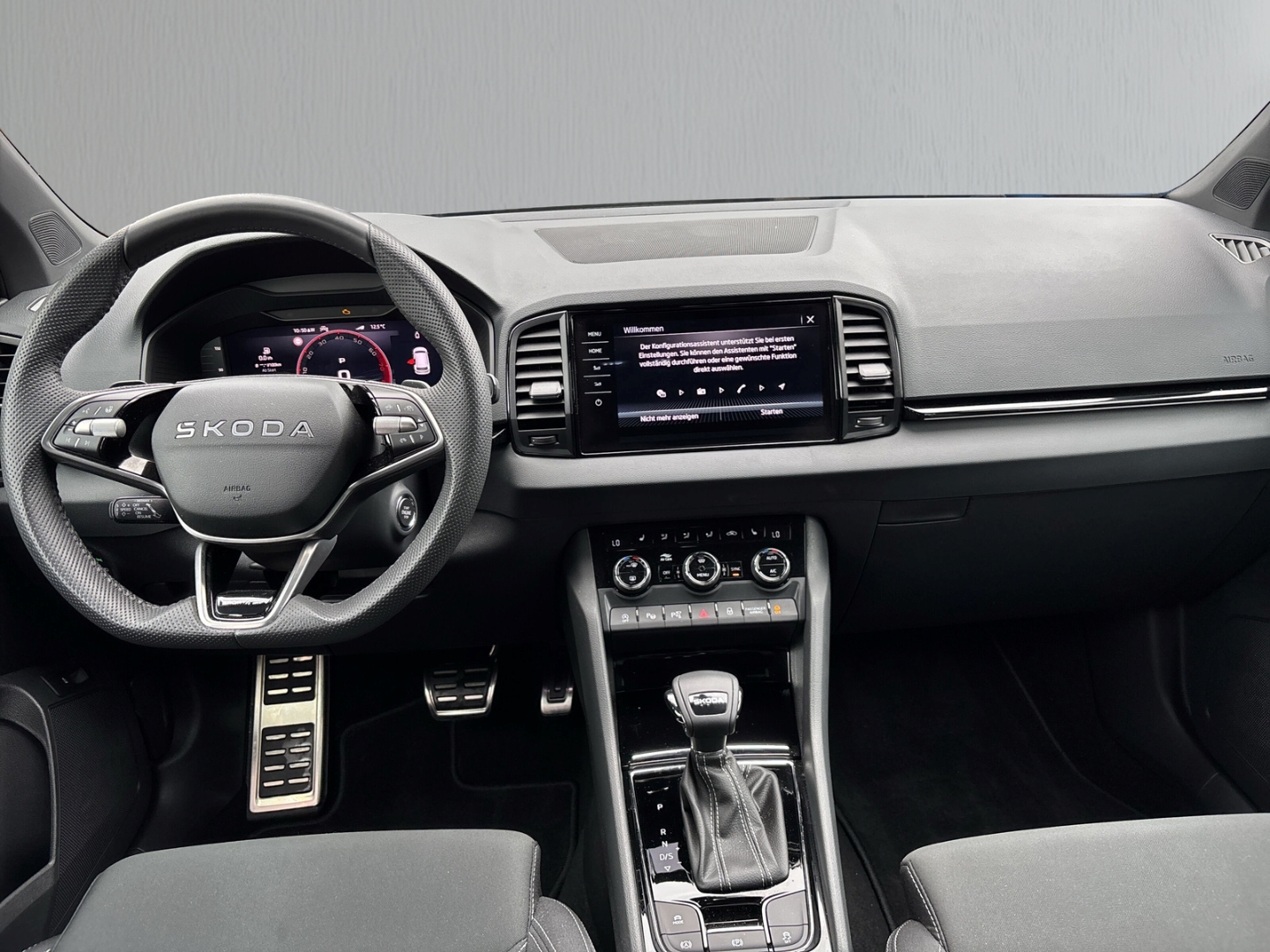Fahrzeugabbildung SKODA Karoq 1.5 TSI DSG Sportline MatrLED ACC SHZ LHZ