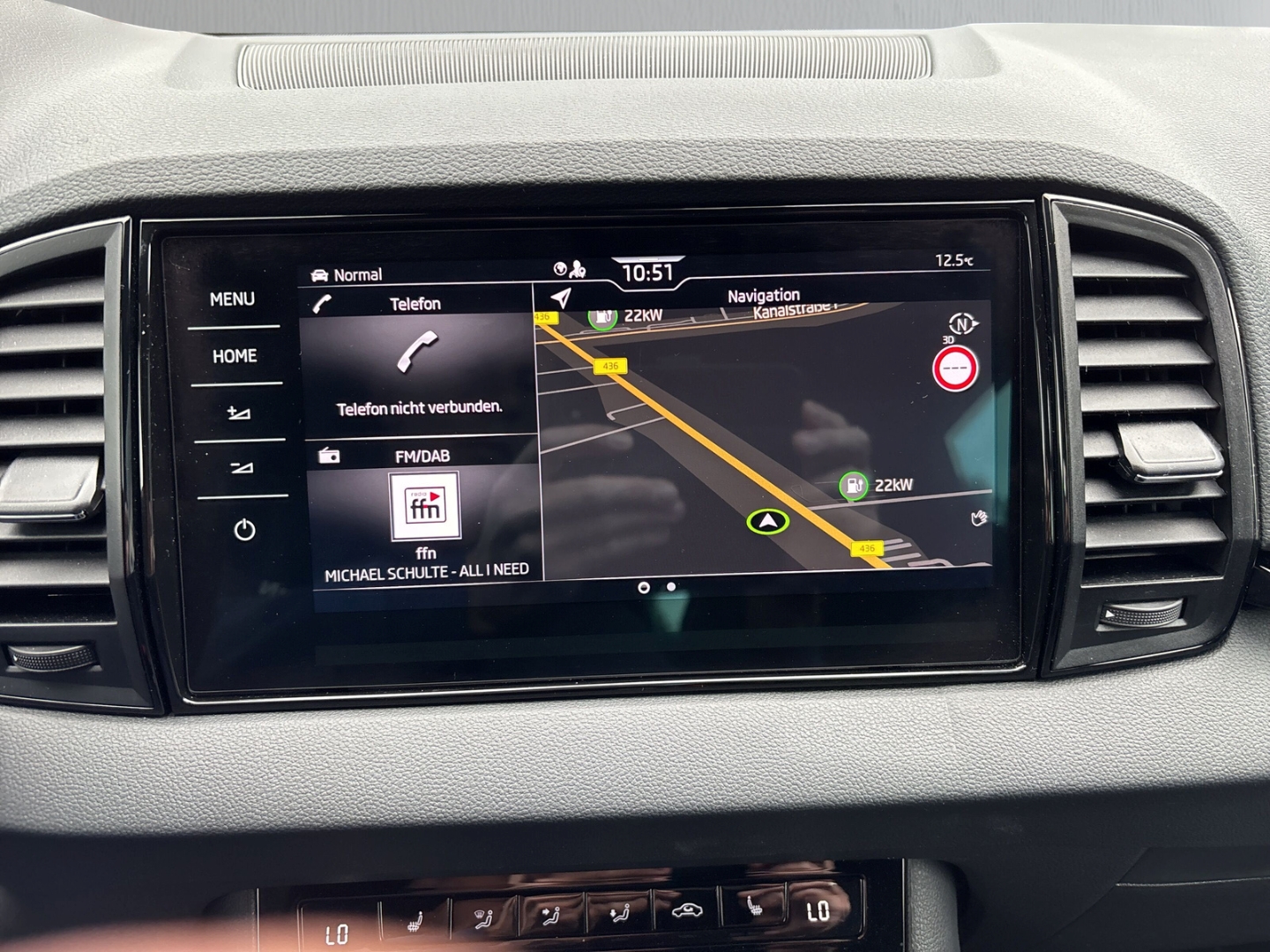 Fahrzeugabbildung SKODA Karoq 1.5 TSI DSG Sportline MatrLED ACC SHZ LHZ