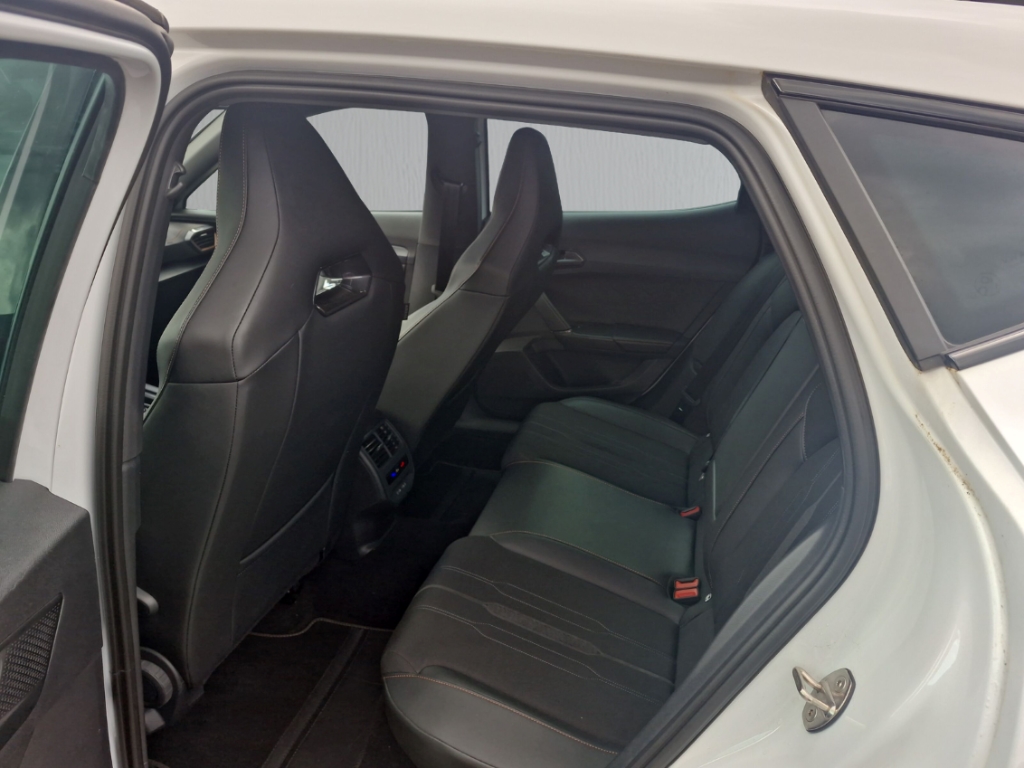 Fahrzeugabbildung CUPRA Formentor eTSI AHK NAVI LED PDC Klima R-Kam AD AHK-klappbar Digitales Cockpit