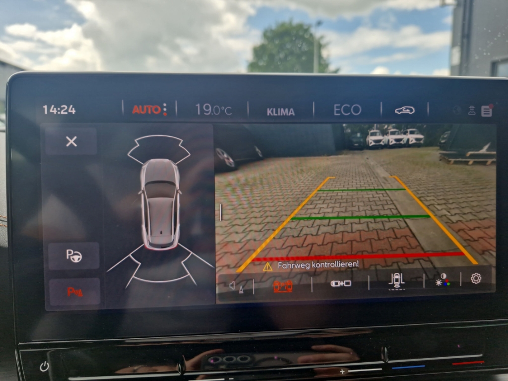 Fahrzeugabbildung CUPRA Formentor eTSI AHK NAVI LED PDC Klima R-Kam AD AHK-klappbar Digitales Cockpit
