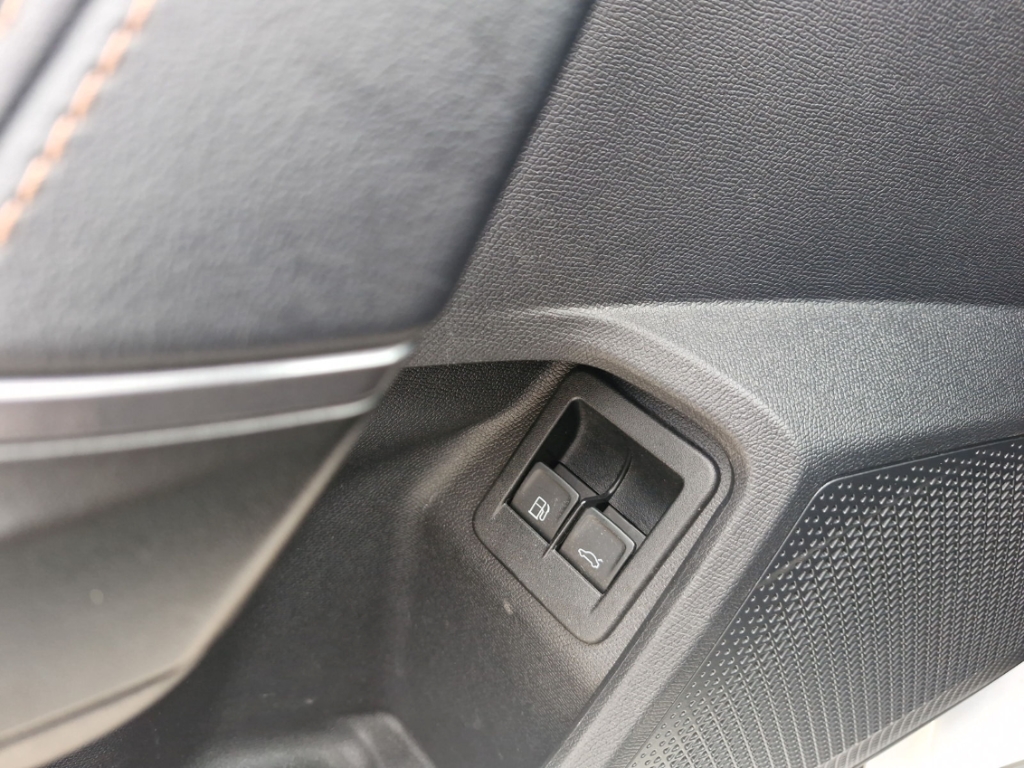 Fahrzeugabbildung CUPRA Formentor eTSI AHK NAVI LED PDC Klima R-Kam AD AHK-klappbar Digitales Cockpit