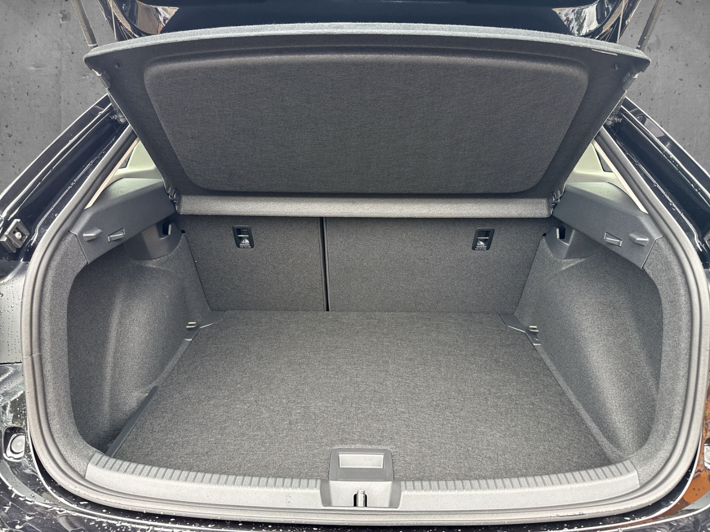 Fahrzeugabbildung Volkswagen Taigo ACC SHZ Apple CarPlay USB AHK Klimaautom