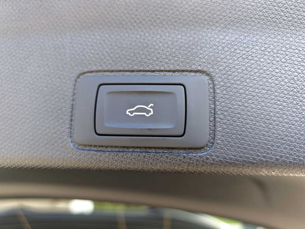 Fahrzeugabbildung CUPRA Terramar eTSI 1.5 TSI DSG AHK Elektr. Sitze SHZ