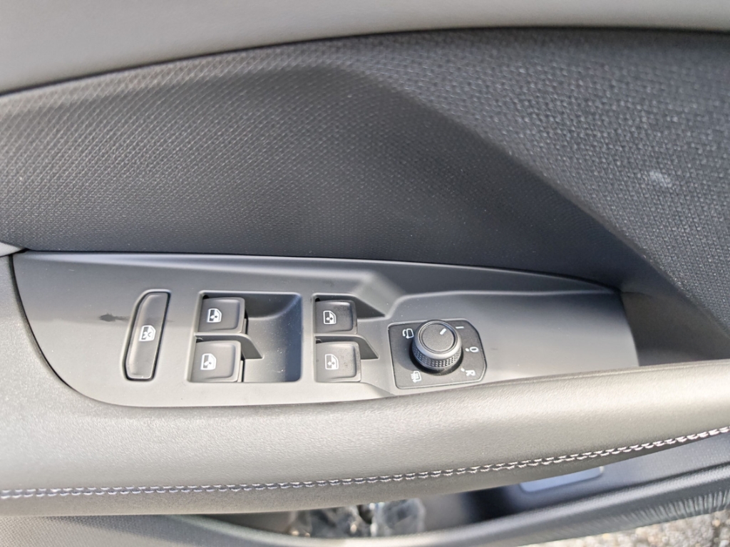 Fahrzeugabbildung CUPRA Terramar eTSI 1.5 TSI DSG AHK Elektr. Sitze SHZ