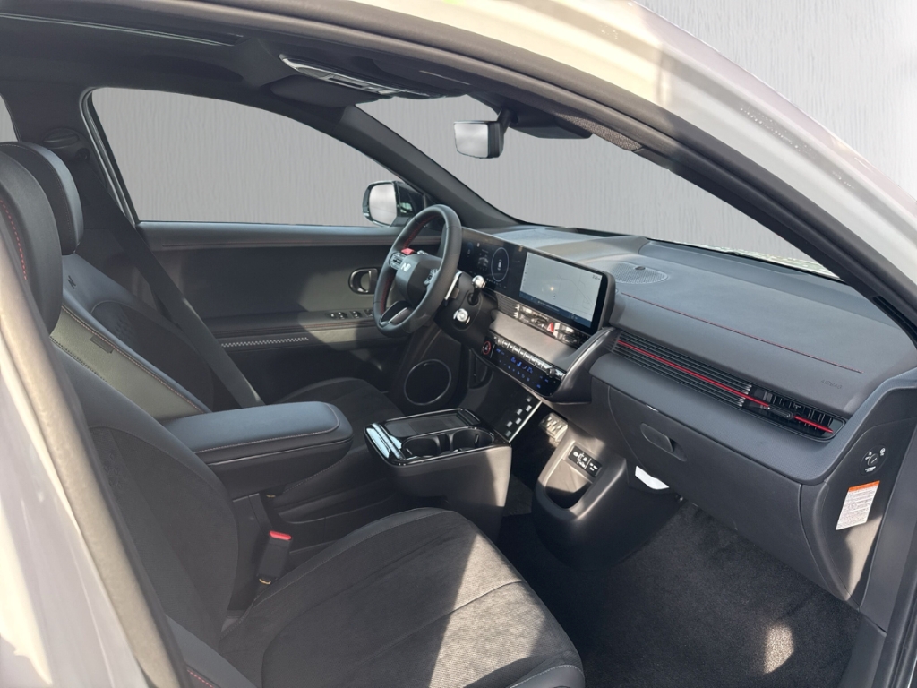 Fahrzeugabbildung Hyundai IONIQ 5 FL MY26 84kWh 2WD N-Line X Sitz-P Panorama Matrix Navi Digitales Cockpit