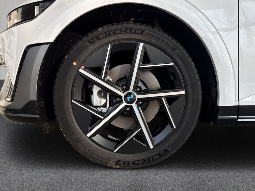 Fahrzeugabbildung Hyundai IONIQ 5 FL MY26 84kWh 2WD N-Line X Sitz-P Panorama Matrix Navi Digitales Cockpit