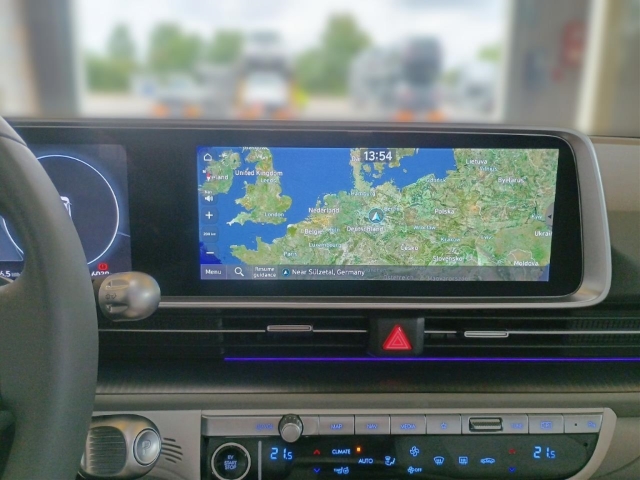 Fahrzeugabbildung Hyundai IONIQ 6 77,4kWh 2WD UNIQ Digi-Spiegel HUD Navi Digitales Cockpit Memory Sitze Soundsystem