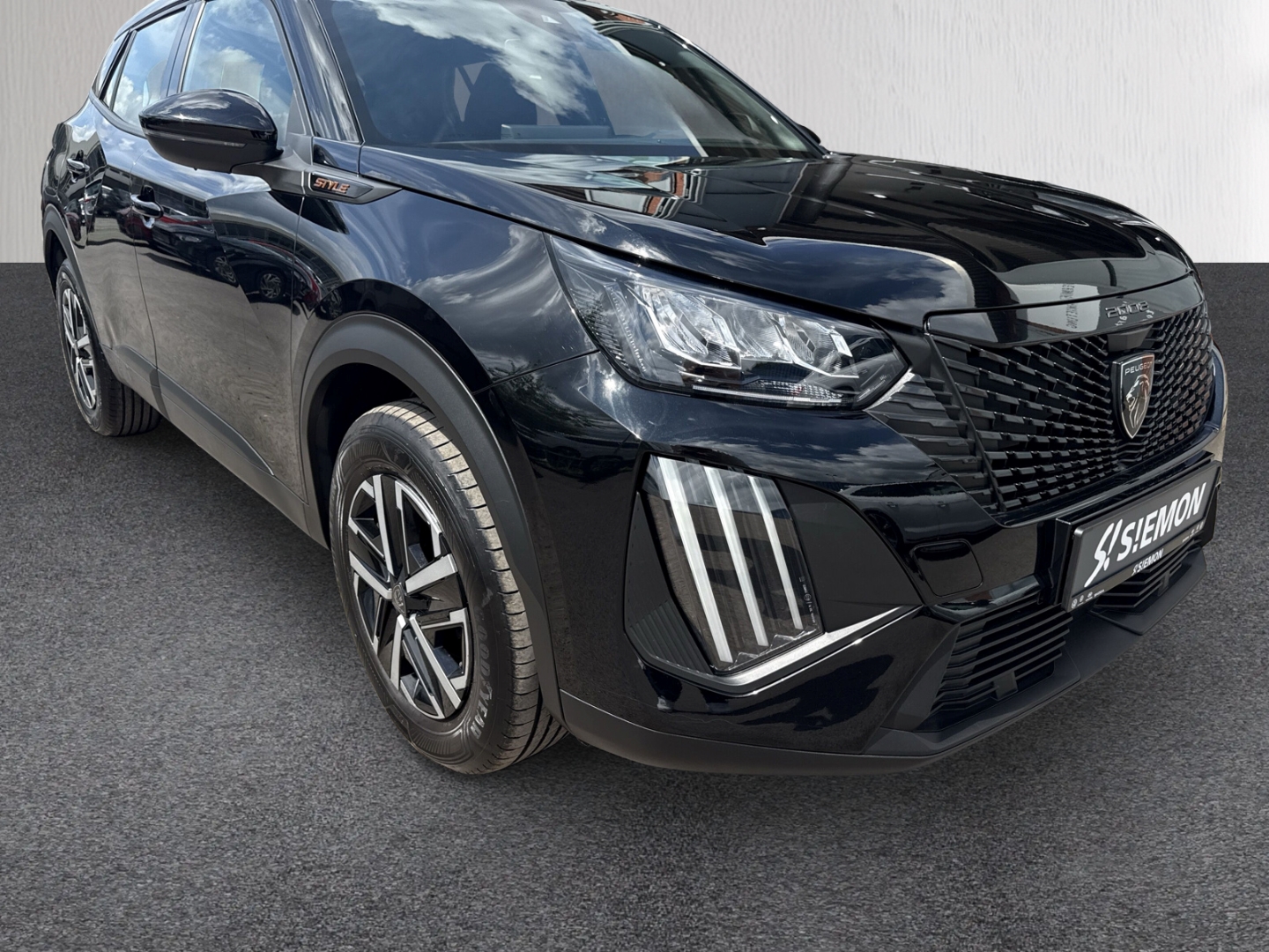 Fahrzeugabbildung Peugeot 2008 1.2 PureTech Style LED Klimaauto Tempo PDC