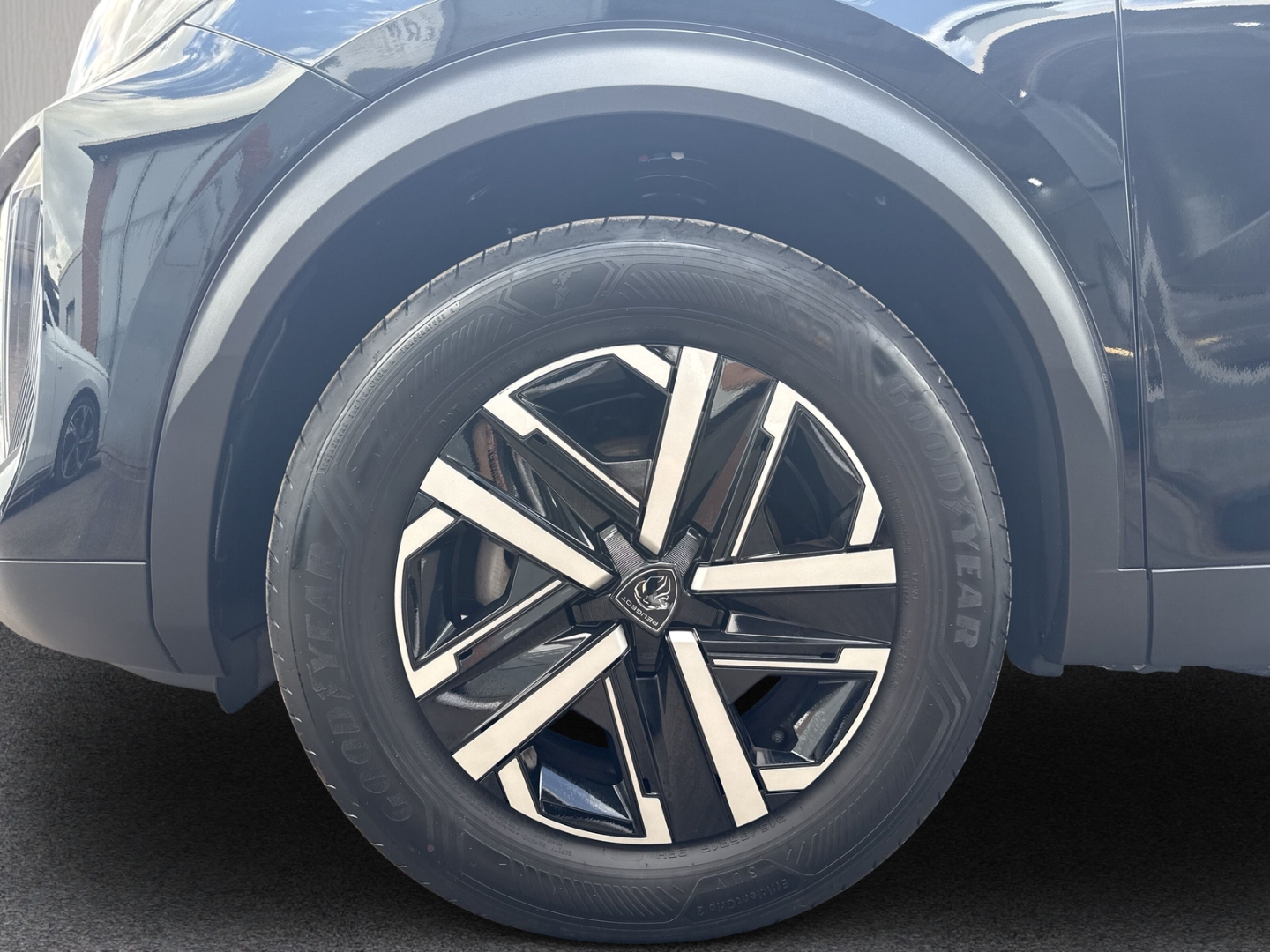 Fahrzeugabbildung Peugeot 2008 1.2 PureTech Style LED Klimaauto Tempo PDC