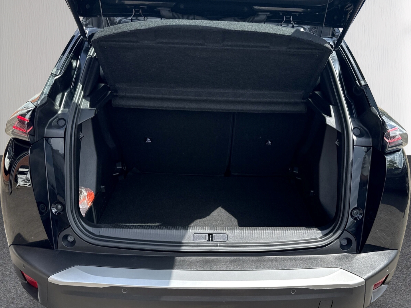 Fahrzeugabbildung Peugeot 2008 1.2 PureTech Style LED Klimaauto Tempo PDC