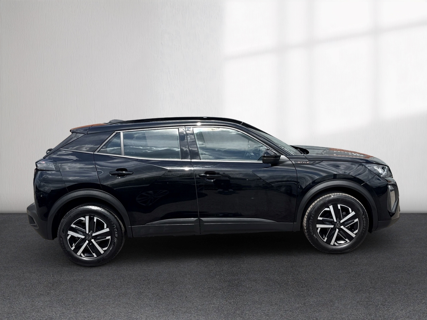 Fahrzeugabbildung Peugeot 2008 1.2 PureTech Style LED Klimaauto Tempo PDC