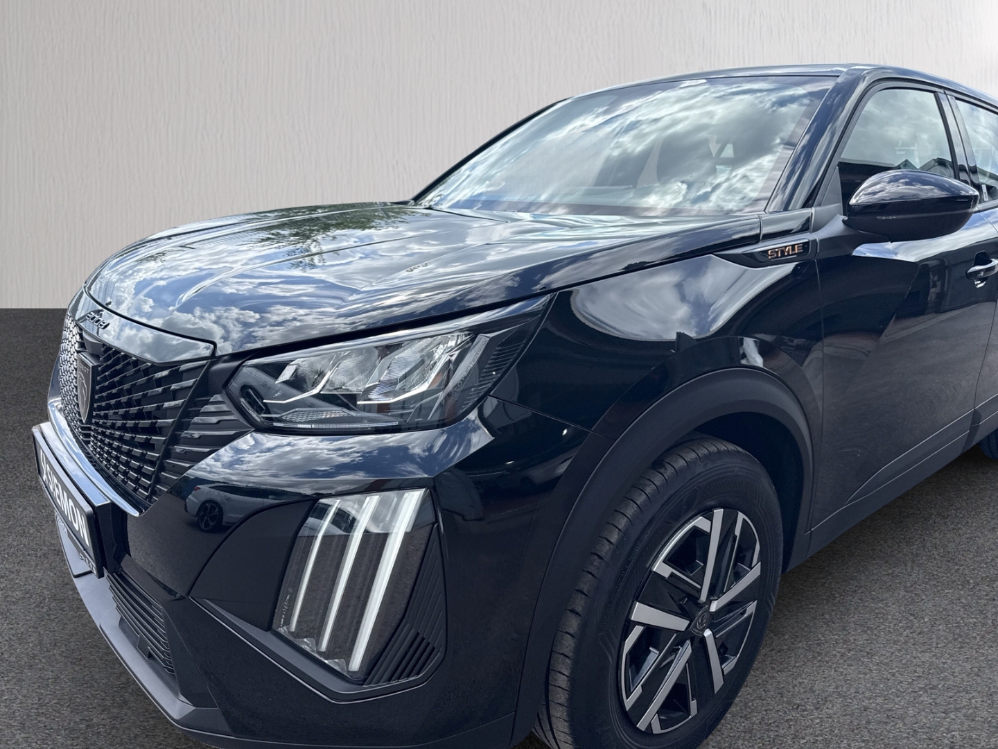 Fahrzeugabbildung Peugeot 2008 1.2 PureTech Style LED Klimaauto Tempo PDC