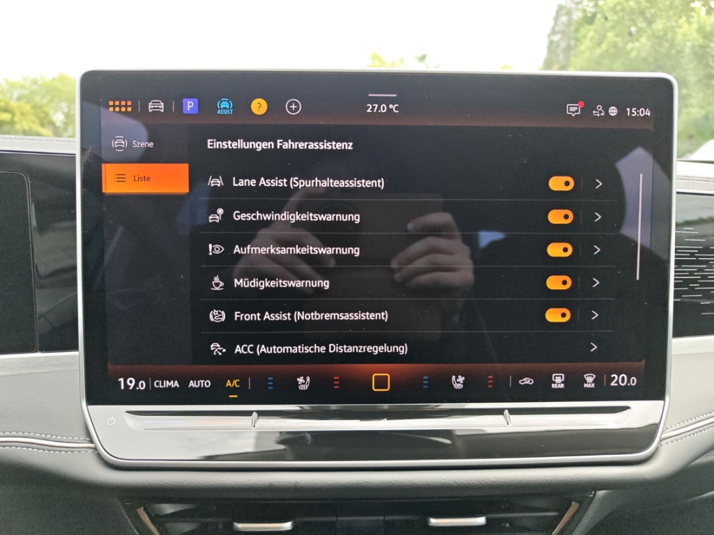 Fahrzeugabbildung Volkswagen Passat Variant 1.5eTSI DSG Elegance AHK ACC Navi SHZ