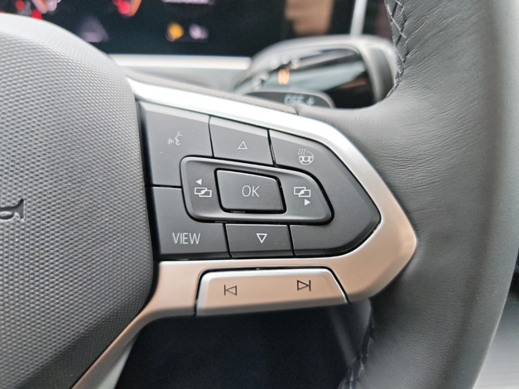 Fahrzeugabbildung Volkswagen Passat Variant 1.5eTSI DSG Elegance AHK ACC Navi SHZ