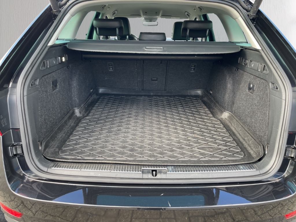 Fahrzeugabbildung SKODA Superb Combi 2.0 TDI DSG Style AHK Navi ACC Kame