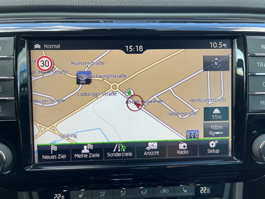 Fahrzeugabbildung SKODA Superb Combi 2.0 TDI DSG Style AHK Navi ACC Kame