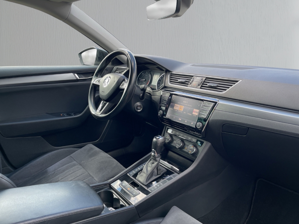 Fahrzeugabbildung SKODA Superb Combi 2.0 TDI DSG Style AHK Navi ACC Kame
